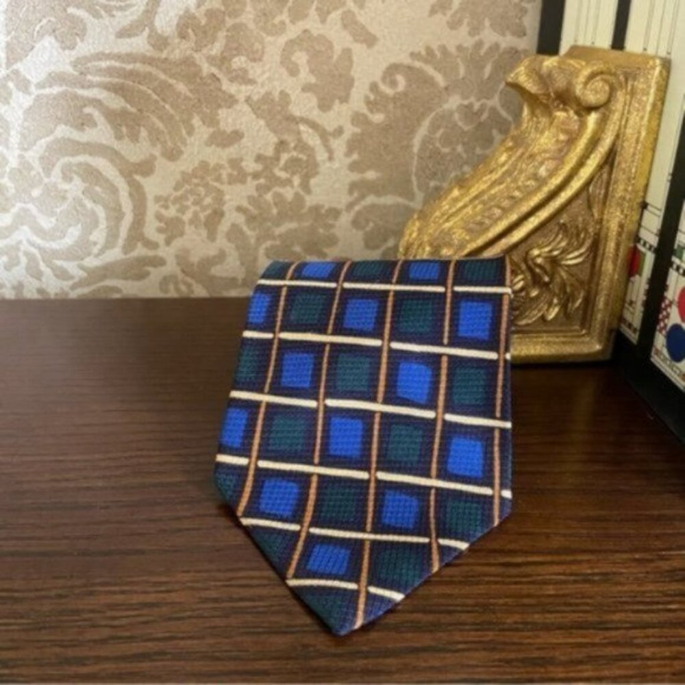 Barneys New York Criss Cross Square Silk Tie. Made in Italy.